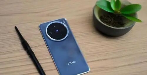 国产手机的“虚假繁荣”：2025年，你还在为“不完美旗舰”买单吗？