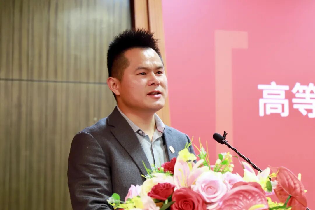 从泥土到星辰--新诺仪器总经理庞道全受母校上应大之邀在新生开学典礼发言！