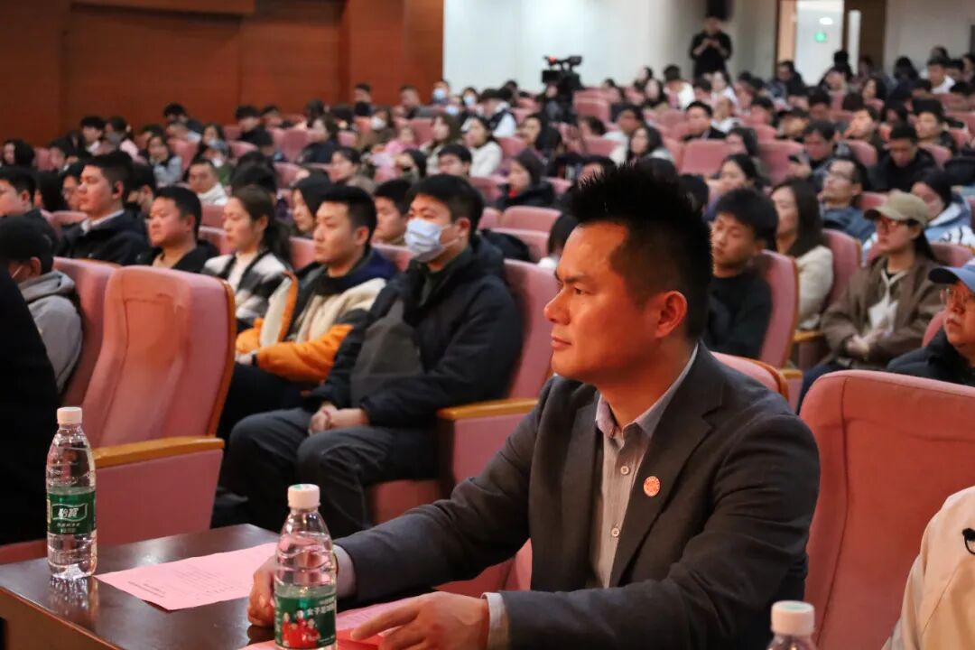 从泥土到星辰--新诺仪器总经理庞道全受母校上应大之邀在新生开学典礼发言！