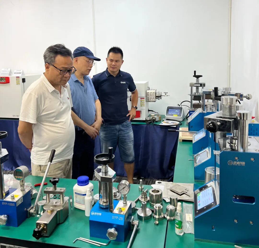 共話新材料發(fā)展——上海市浦東新區(qū)新材料學(xué)會(huì)領(lǐng)導(dǎo)蒞臨我司交流