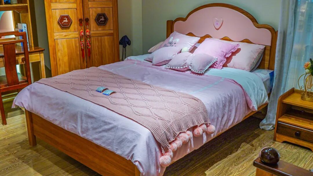 西西米亚是集生产,设计,研发为一体的专业儿童家具品牌,将坚持以爱为