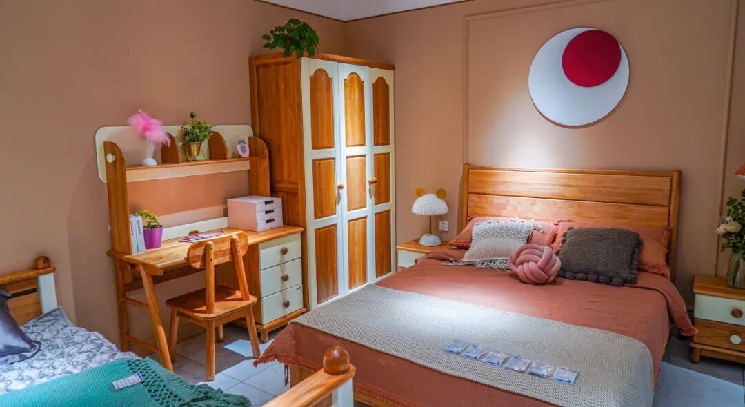 一个专注打造中国青少年儿童家具的领军品牌,定位亲民时尚,安全环保.