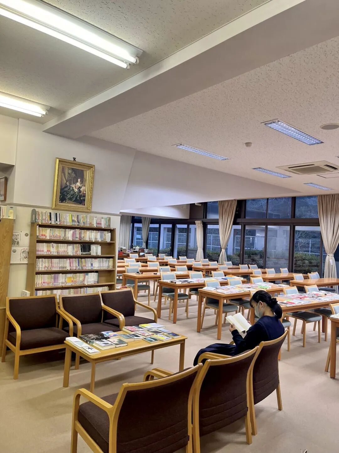 2神户山手国际中高等学校隶属关西国际大学集团,位于神户市中心.