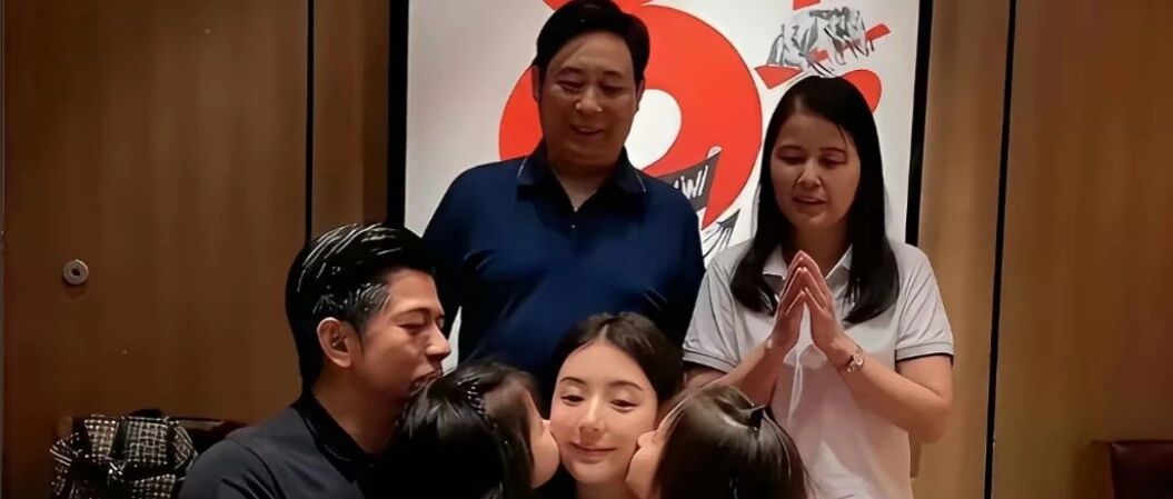 郭富城陪方媛回安徽过年,与岳父一家人合影,网友的评论太真实
