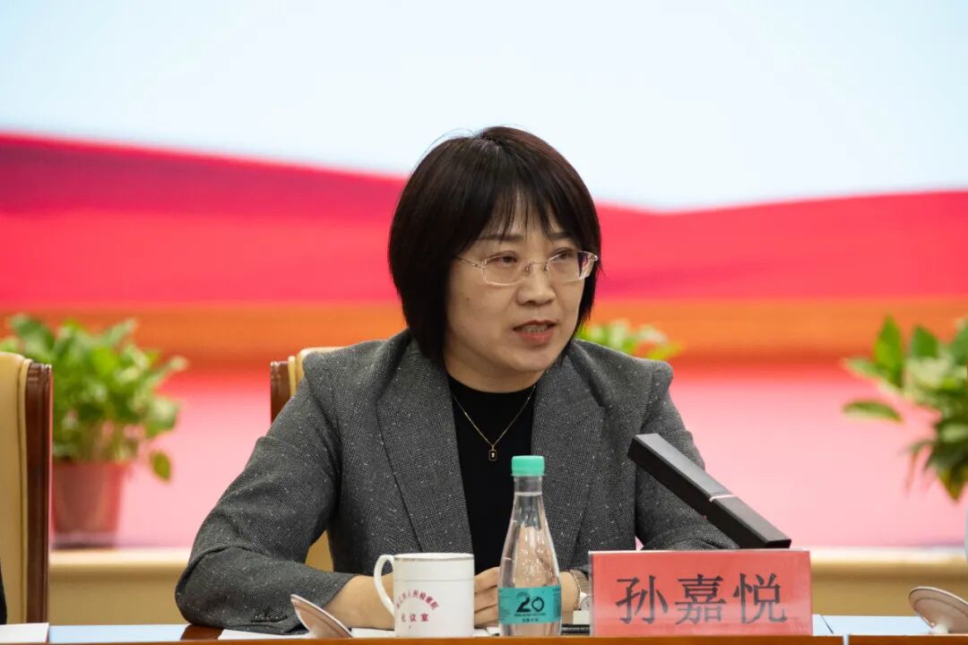 市直学校相关领导参加座谈交流,市检察院检委会专职委员刘静参加并讲