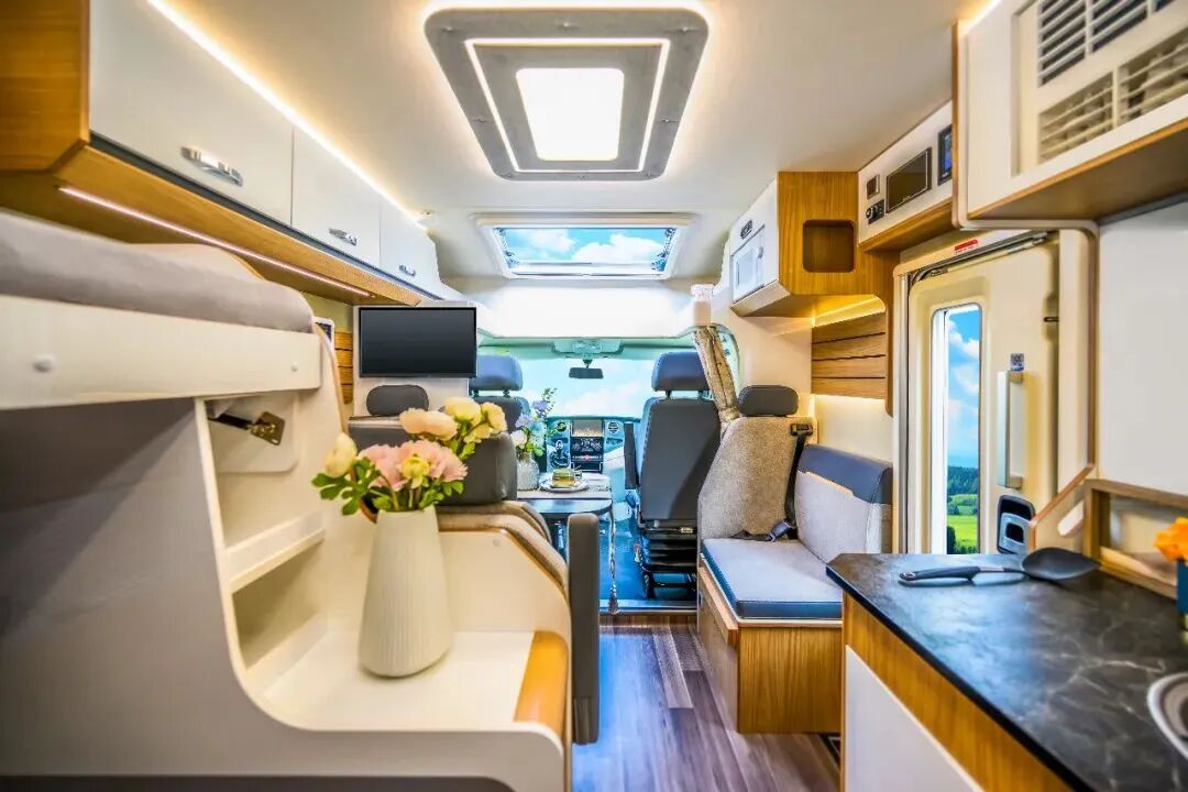 长春五一车展今日房车展区:宇通c533豪华版t型房车