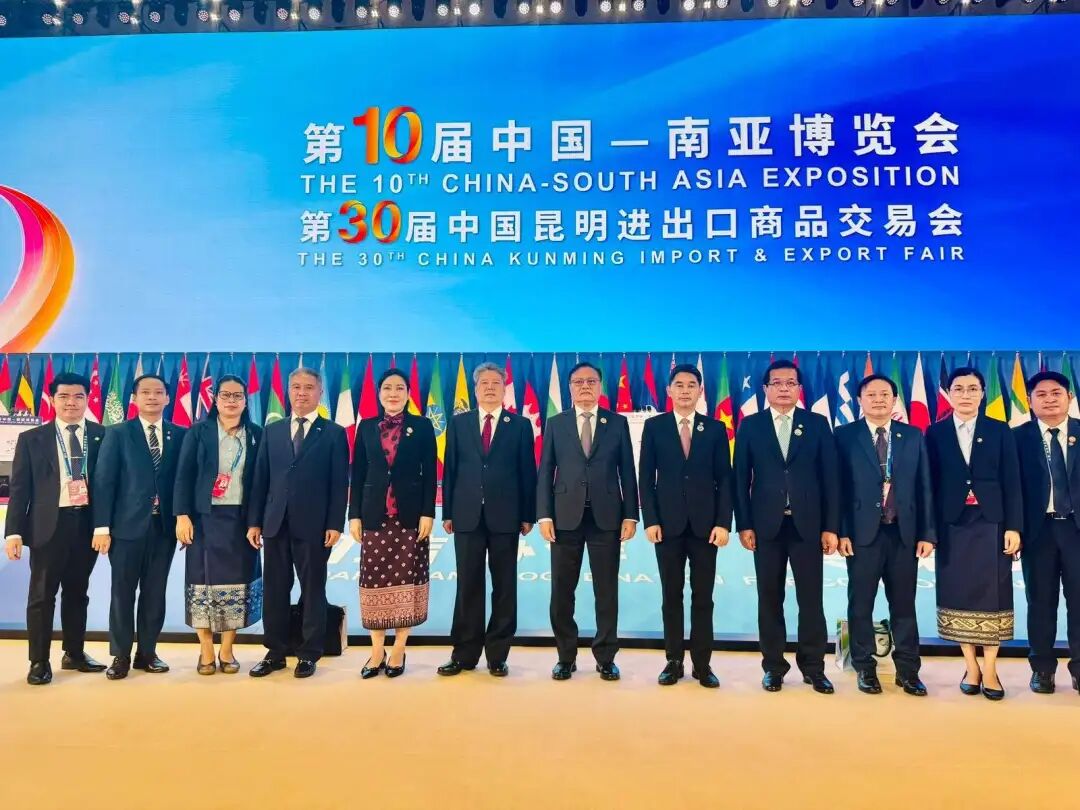 可能是包含下列内容的图片：上面的文字是“속 D 第 第10届 10届中国一南亚博览会 10 THE ΤΗΕ10ΤΗ 10TH CHINA CHINA-SOUTH 10T-CHINA-SOUTHASIAEXPOSITION -SOUTH ASIA EXPOSITION 第30届中国昆明选出口商品交易会 第30届中国昆明进出 第 第30 THE 30TH C KUNMING IMPORT THE.30CHIAKUNWINGIMPORT&EKPORT & EXPORT FAIR ትጵ HOD4”