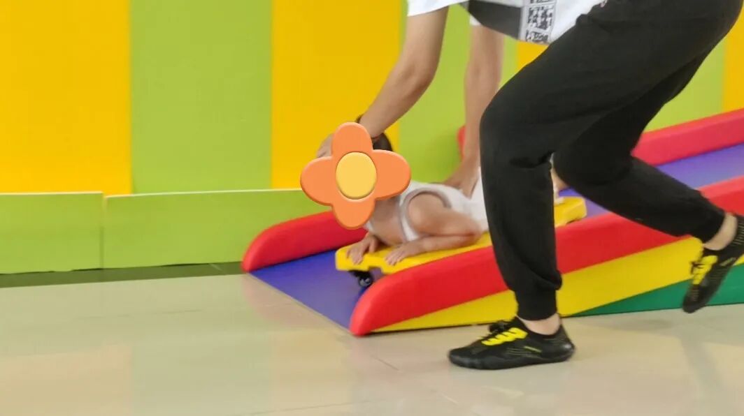 器械区有什么器械【详解】平衡木、羊角球、大滑板......这些感统器械都有什么用？_https://www.jmylbn.com_新闻资讯_第13张