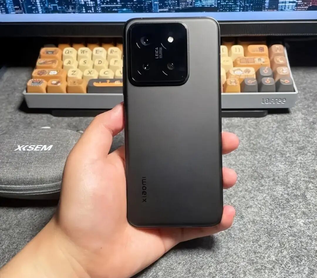 2025可以“闭眼买”的3款手机，16GB＋512GB一跌再跌，用5年不卡顿