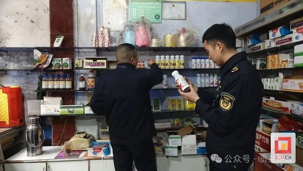 执法人员深入农资经营门店进行检查2.jpg