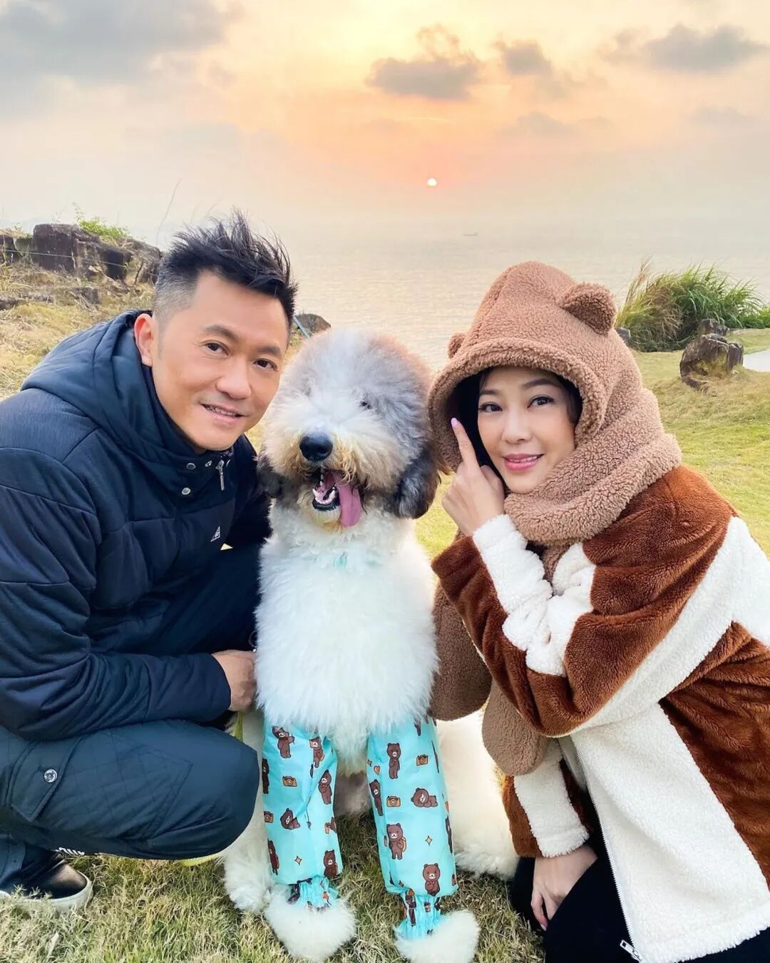 52岁前宝丽金小花懒理旧爱郭晋安离婚,大晒美腿甜蜜放闪