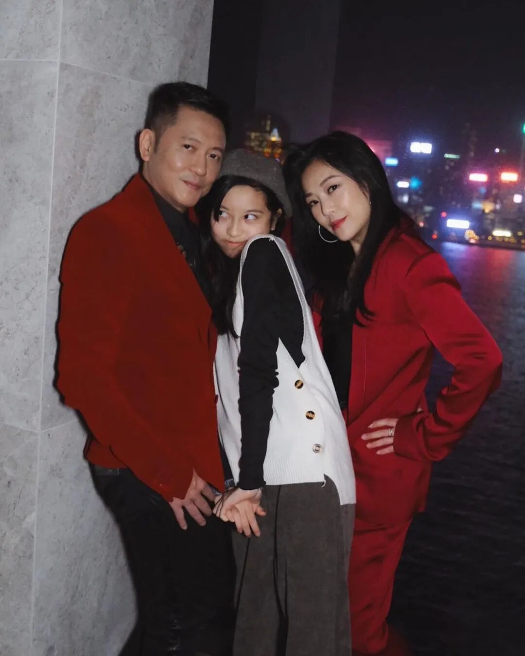 52岁前宝丽金小花懒理旧爱郭晋安离婚,大晒美腿甜蜜放闪