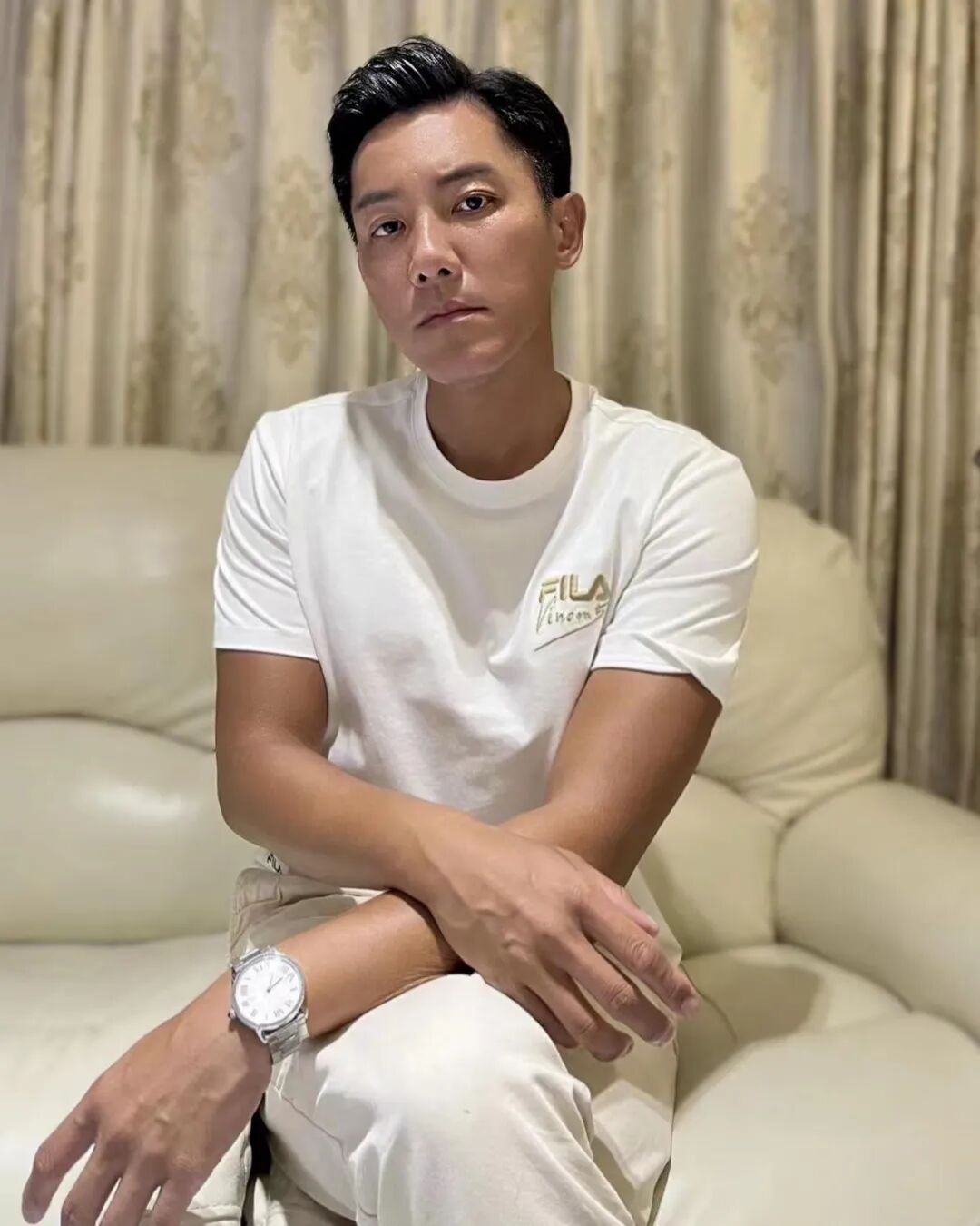 42岁tvb男艺人曾靠刘德华贴钱出道!苦熬10年终上位