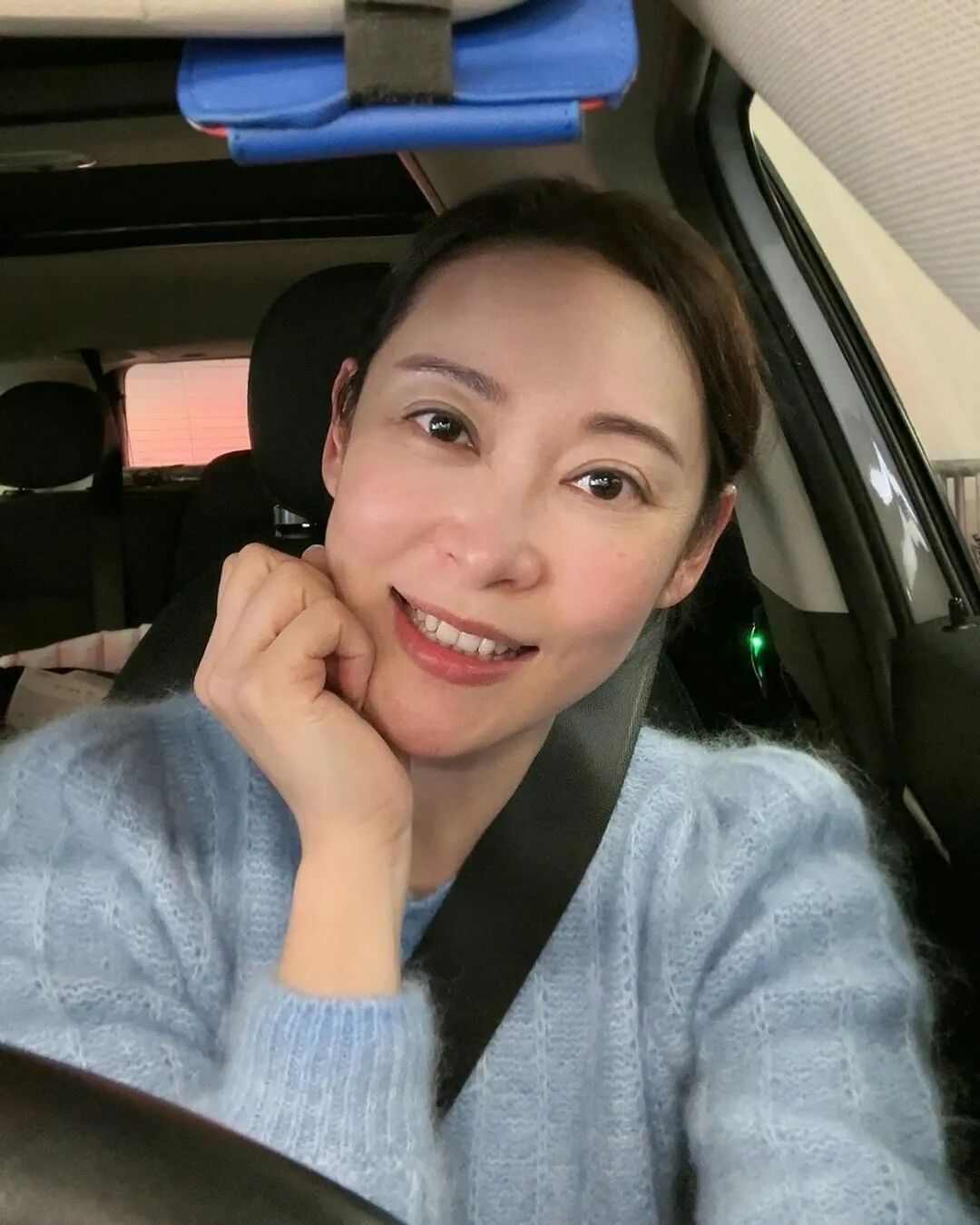 去年7月杨卓娜就上载左眼近照,见到布满红筋更整只眼睛被分泌物封着