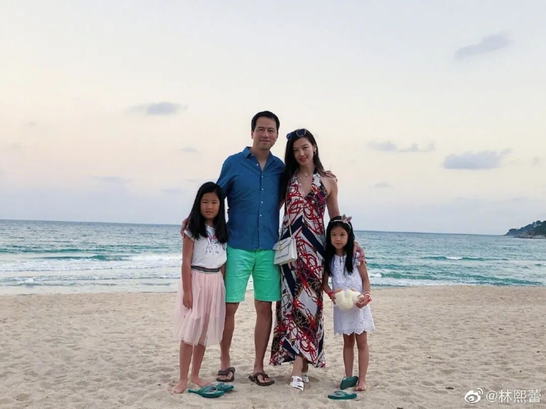 48岁冻龄女神性感现身!