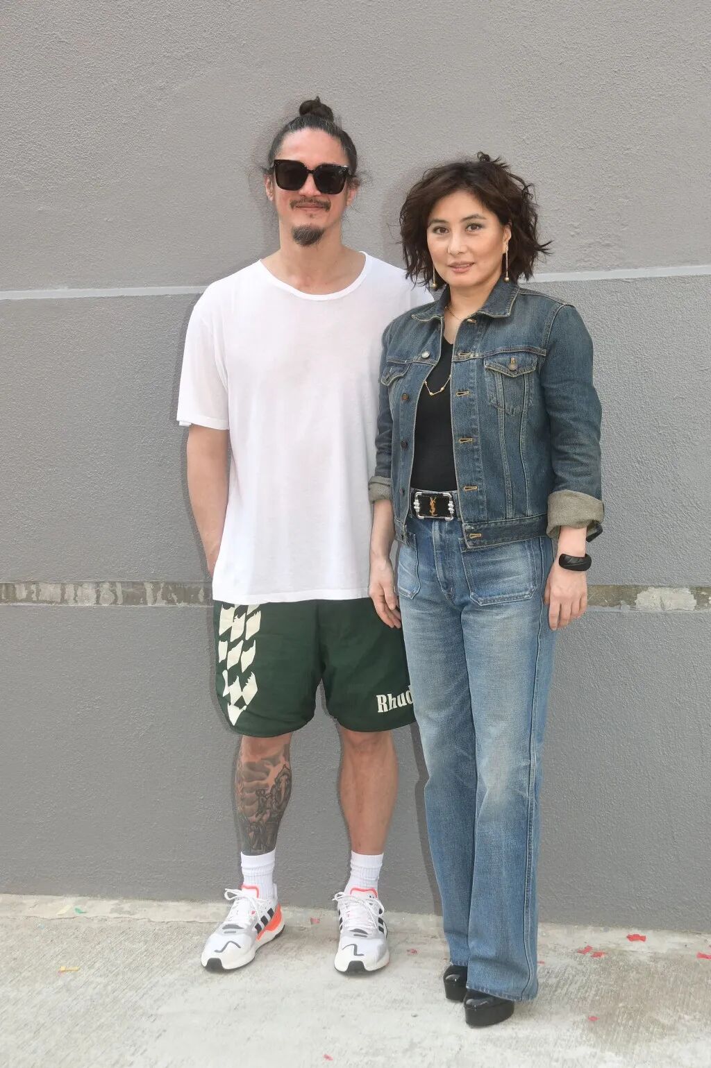 51岁赌王女婿大病后现身派对