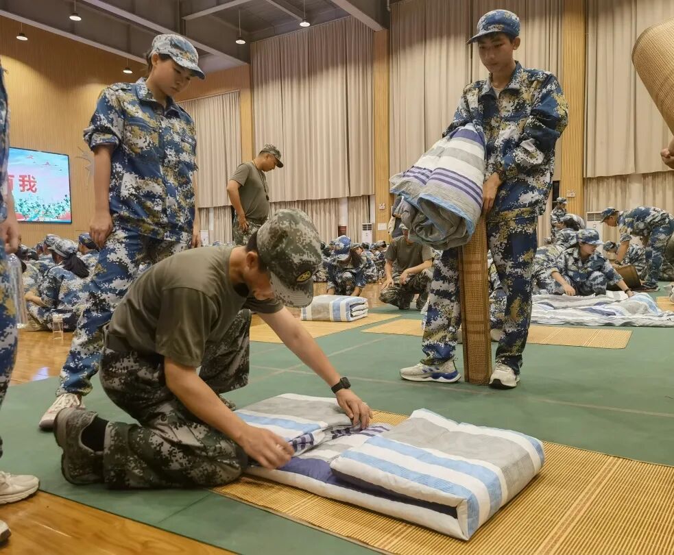 磨意志 强体魄 铸军魂