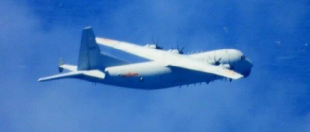 美军机刚飞越台湾海峡    解放军军机就出现在台湾西南空域