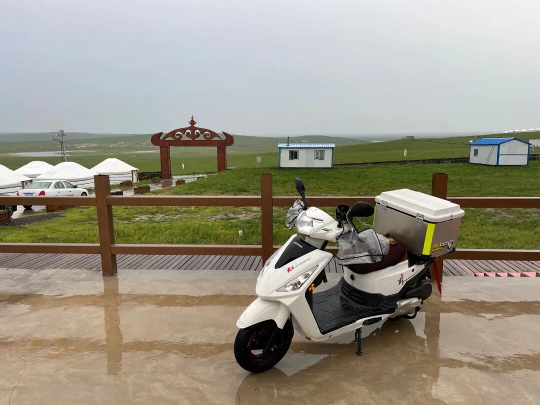 照片车型:大阳载载在骊山体验"秋名山飞驰"的乐趣,"一路向北"开到山顶