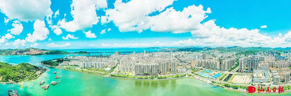 　　近年来，汕尾市稳步推进城市扩容提质，逐步拉开城市框架，城市基础设置、承载能力、市容市貌显著提升。图为市区一角。记者 黄奕锋 摄