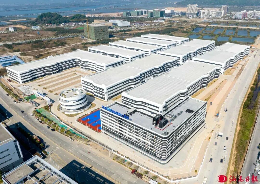 汕尾高新区汕湾1号“超级工厂”航拍图。陈茂辛.jpg