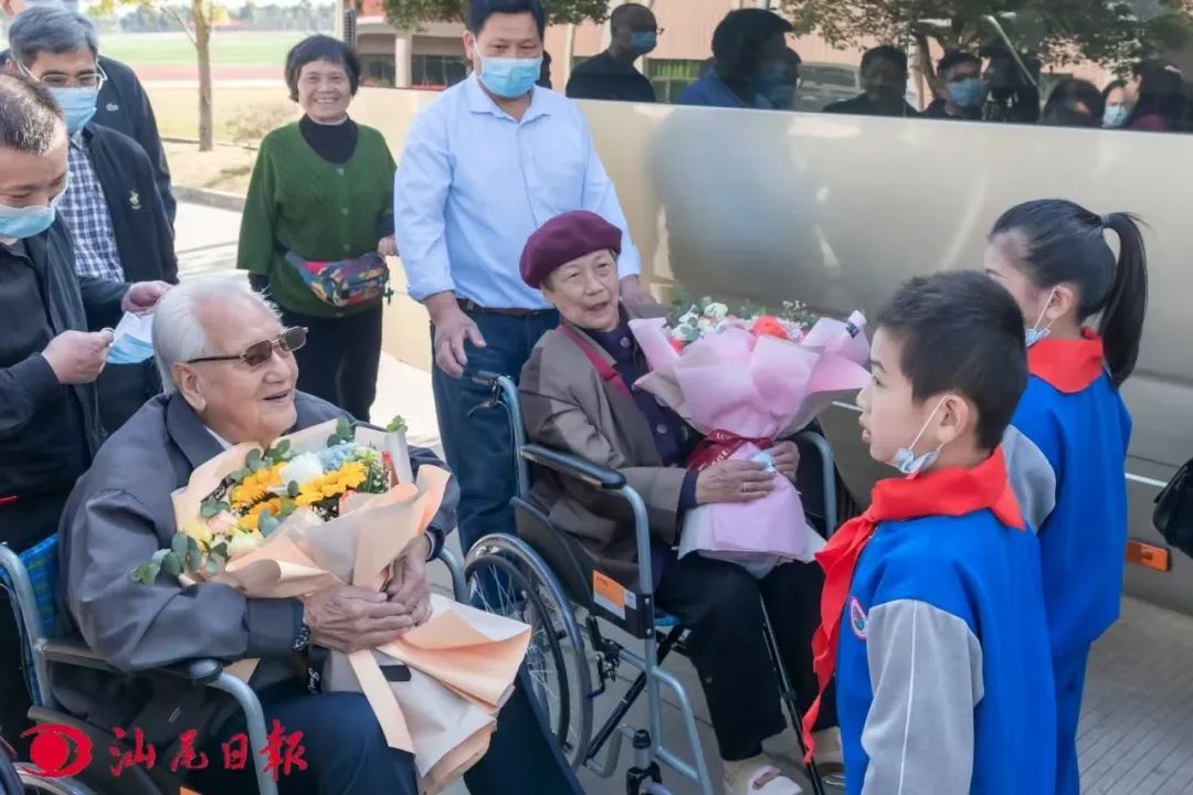 外交部回應菲軍艦企圖侵闖我黃巖島：中方采取必要處置措施正當合法