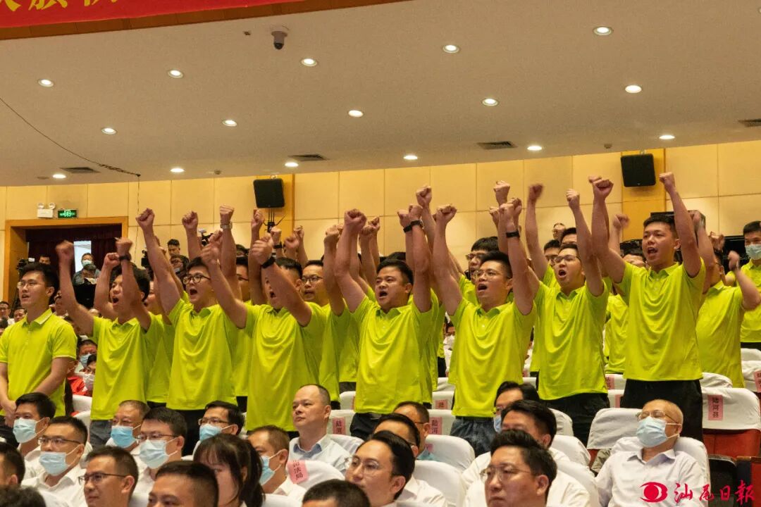 现场不雅众加油相投

