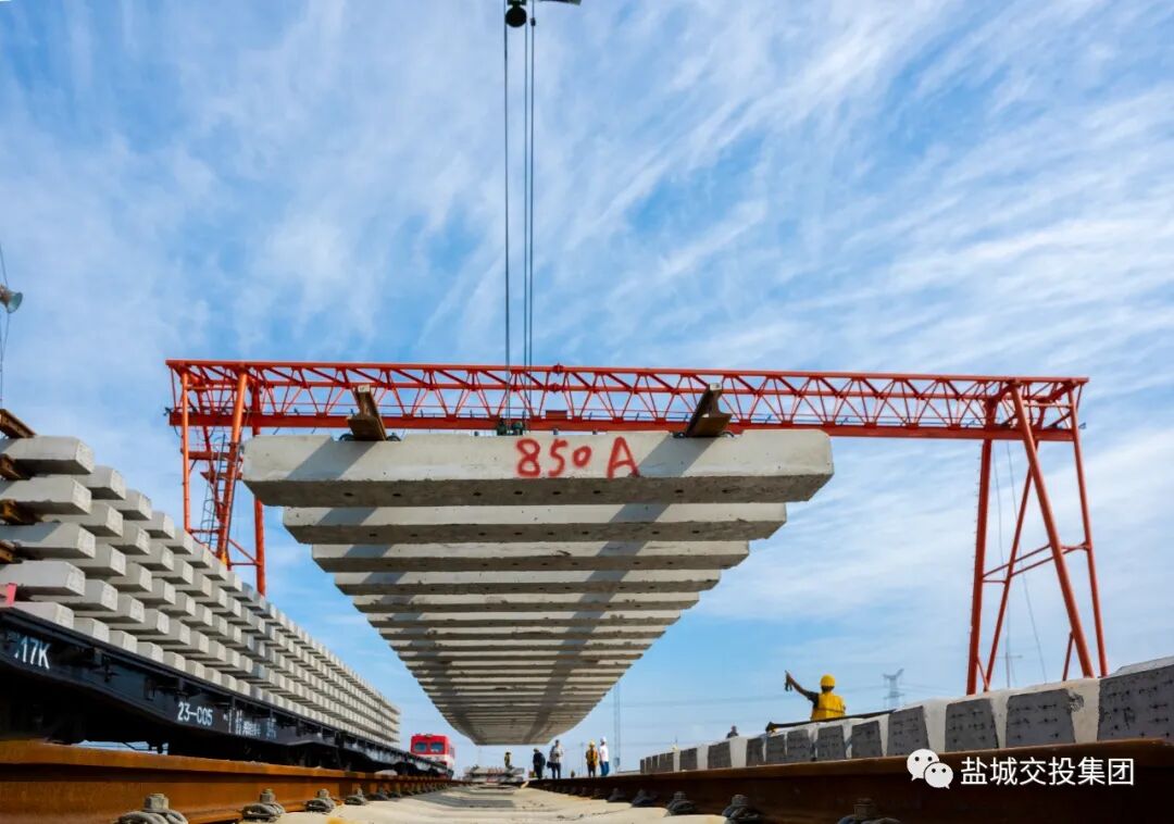 一线传真滨海港铁路支线项目t梁架设任务圆满完成