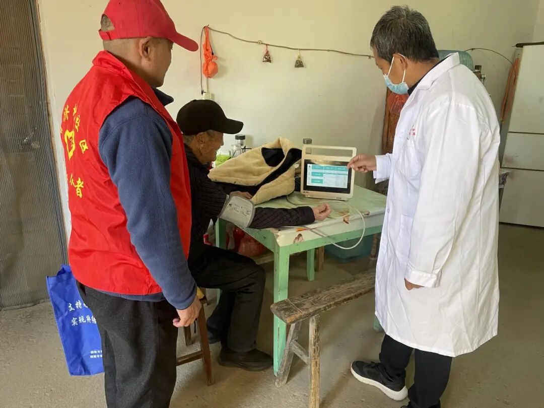 康义诊进家门 为民服务零距离.jpg