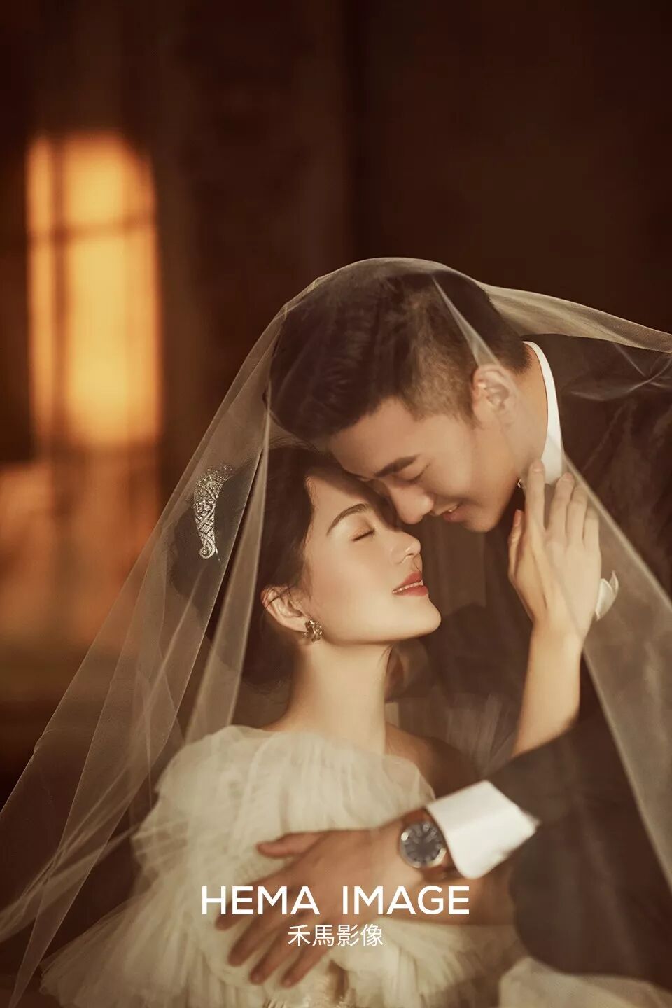 这种几乎没人敢尝试的婚纱照风格，拍出来的效果简直绝了！