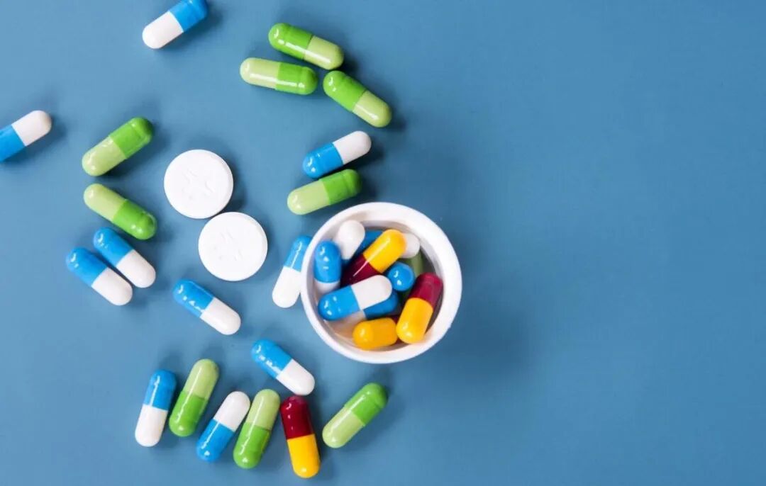 服用他汀类药物时，搭配吃保肝药，能不能预防肝损伤？