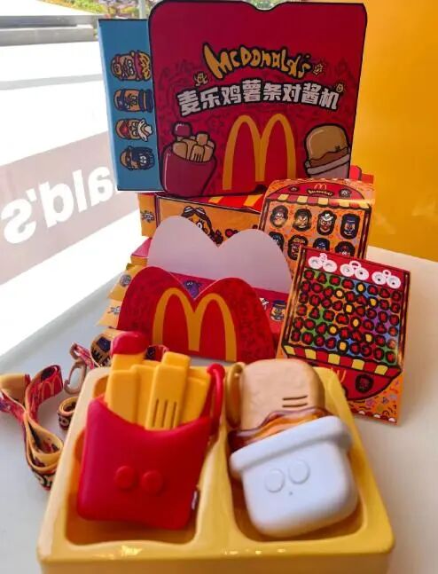 麦当劳App崩了！整个朋友圈都在抢对讲机，紧急回应→