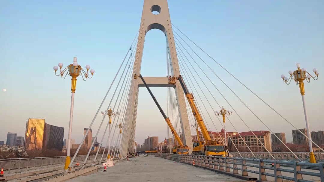 农圣街弥河大桥改建工程弥河分流挡潮闸扩建工程,目前,护底浇筑完成25