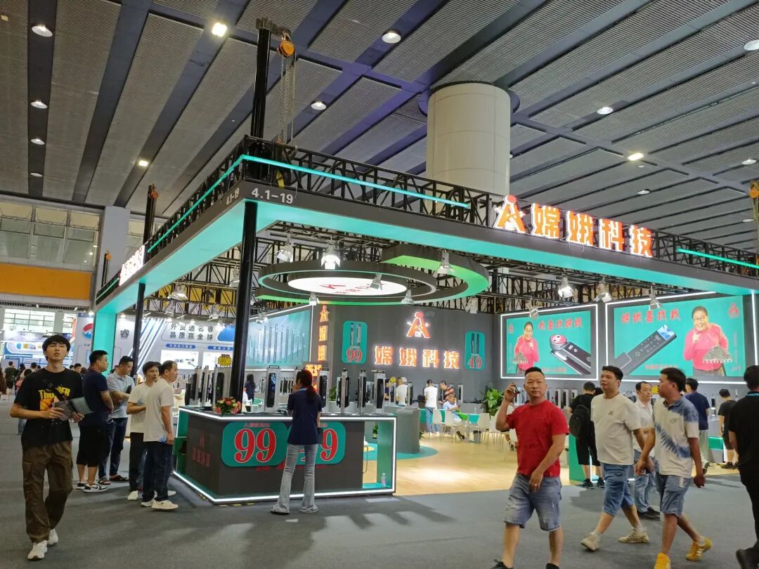 广州建博会CBD嫦娥科技展台搭建效果