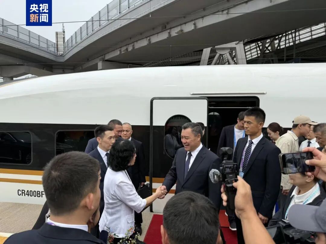 尼泊尔总理奥利抵京