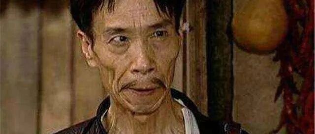 俗语：“龟背蛇腰不可交，瞟眼看人不用刀”，到底啥意思？