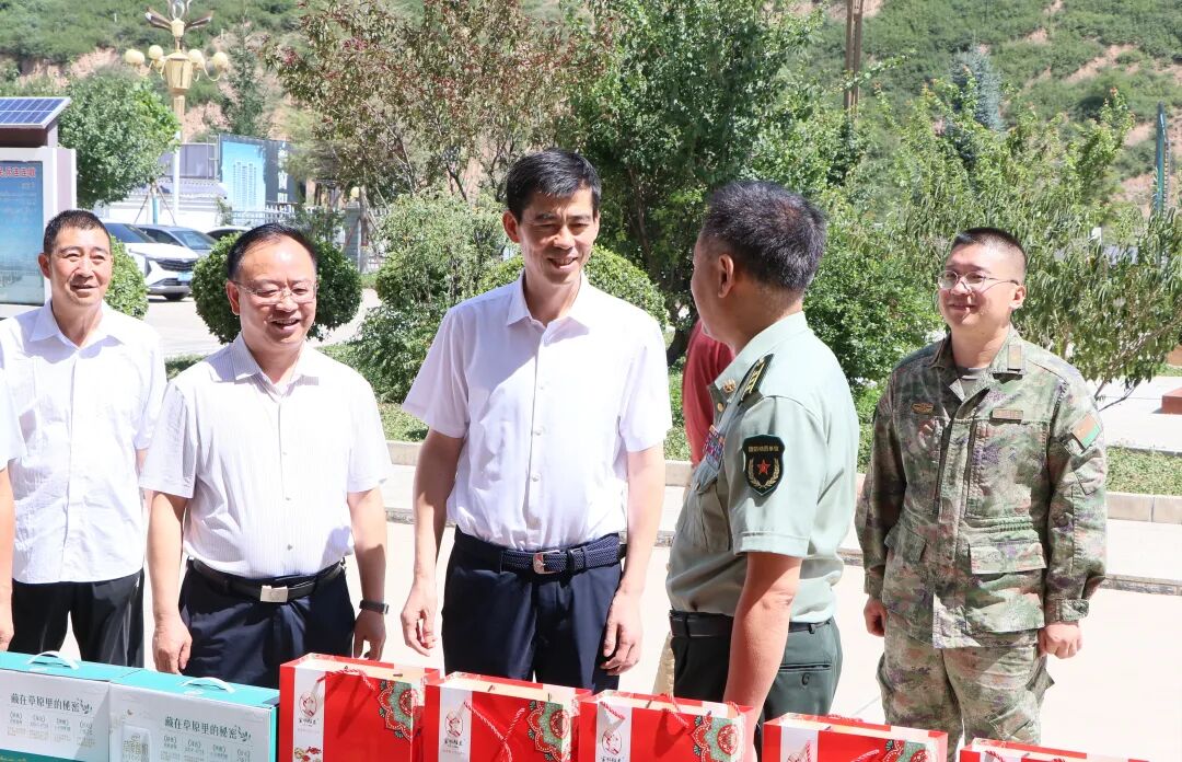 张建强,张继龙开展"八一"慰问走访活动