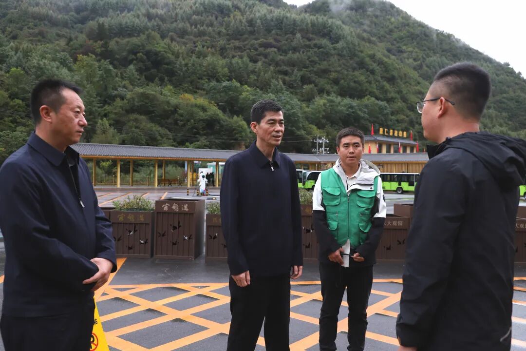 张建强在官鹅沟大景区检查指导旅游服务保障工作