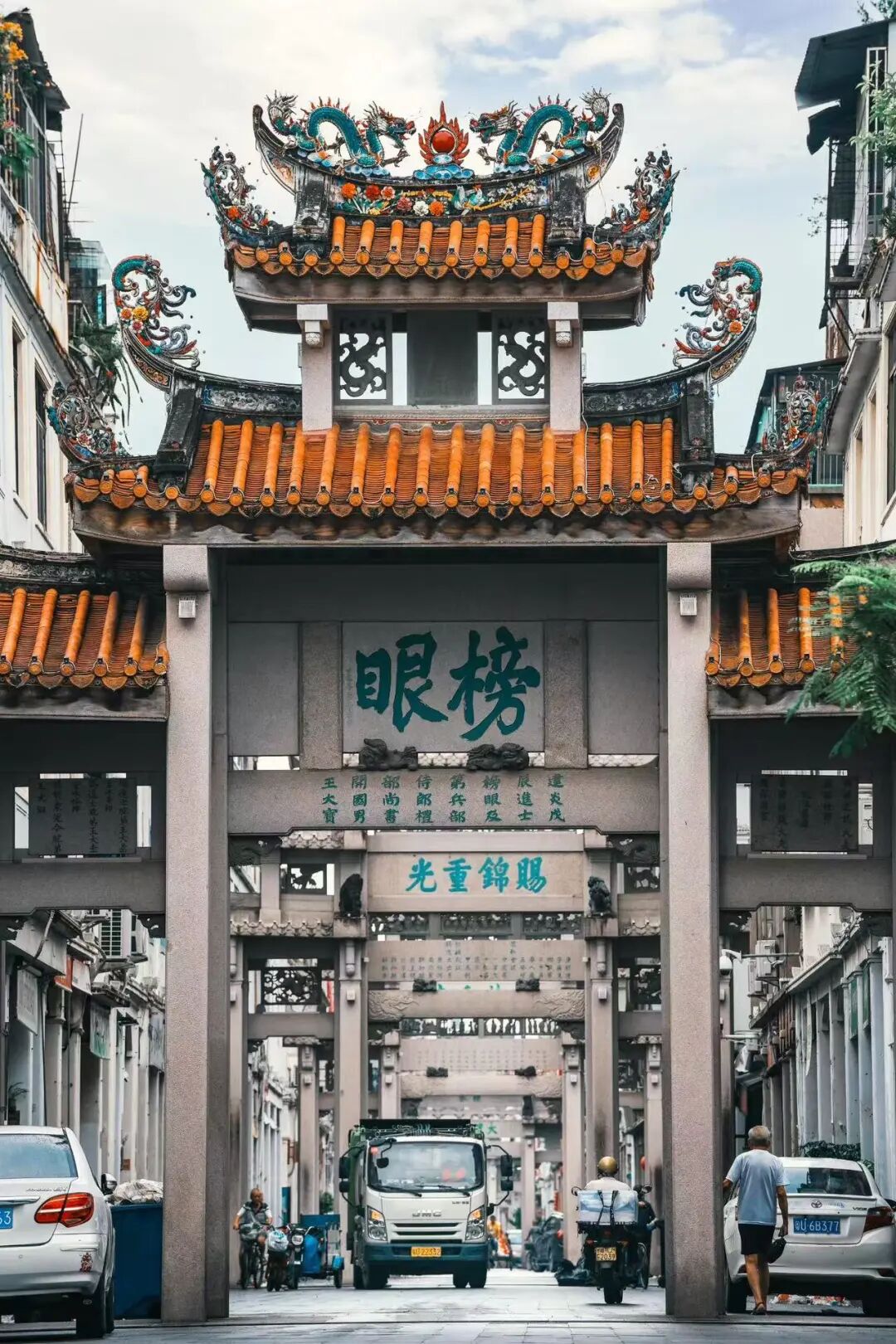 8元吃肠粉，10元喝糖水，中国最会喝粥的地方，200+小菜配白粥，一口生腌鲜哭了！