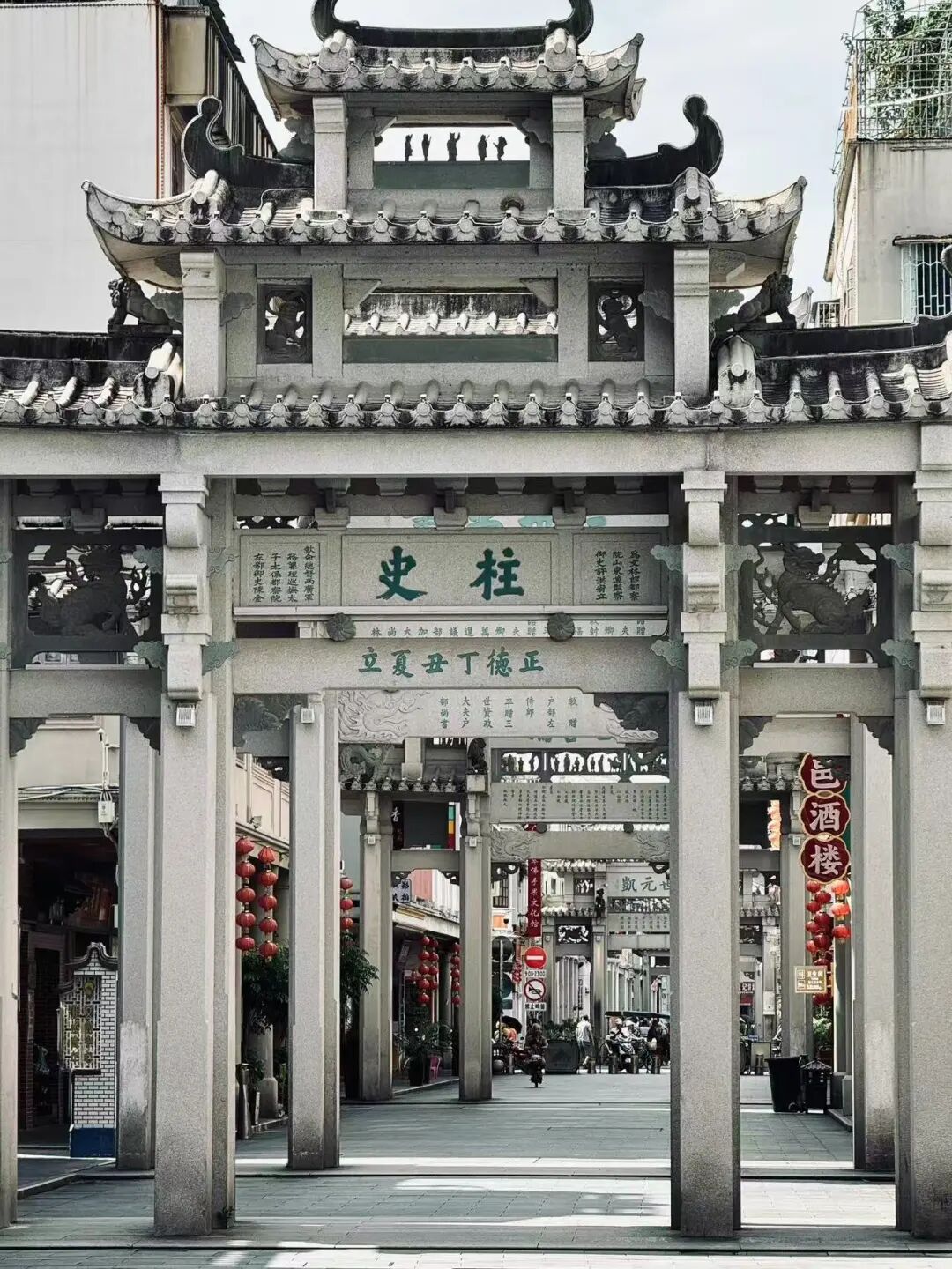 8元吃肠粉，10元喝糖水，中国最会喝粥的地方，200+小菜配白粥，一口生腌鲜哭了！