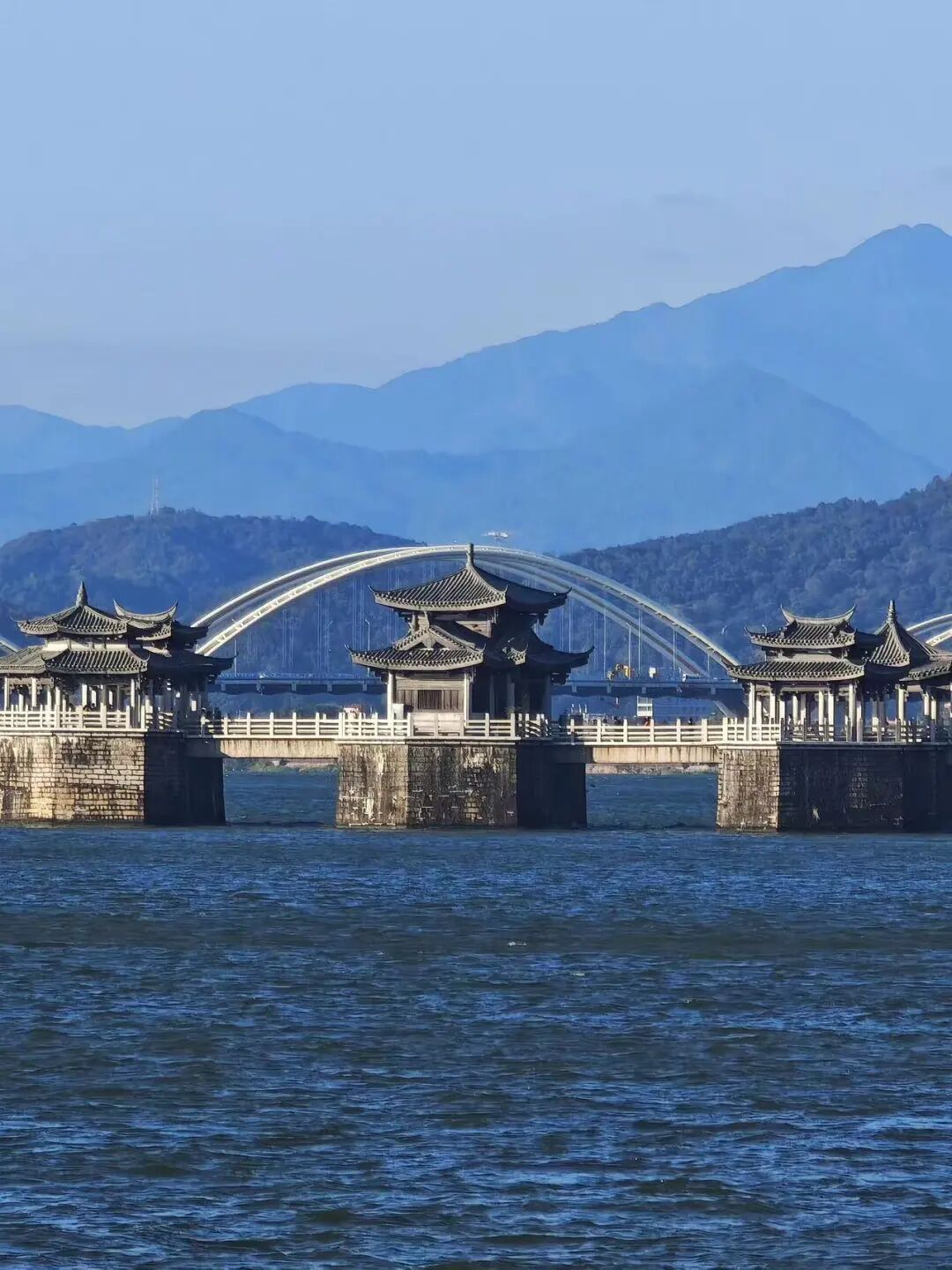 8元吃肠粉，10元喝糖水，中国最会喝粥的地方，200+小菜配白粥，一口生腌鲜哭了！