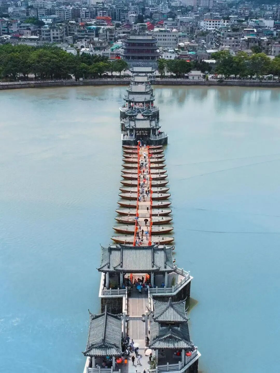 8元吃肠粉，10元喝糖水，中国最会喝粥的地方，200+小菜配白粥，一口生腌鲜哭了！