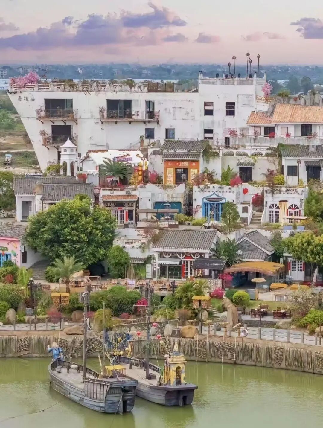 国内唯一可观鲸的海滨慢城，比三亚人少便宜，路的尽头就是海，超适合度假！