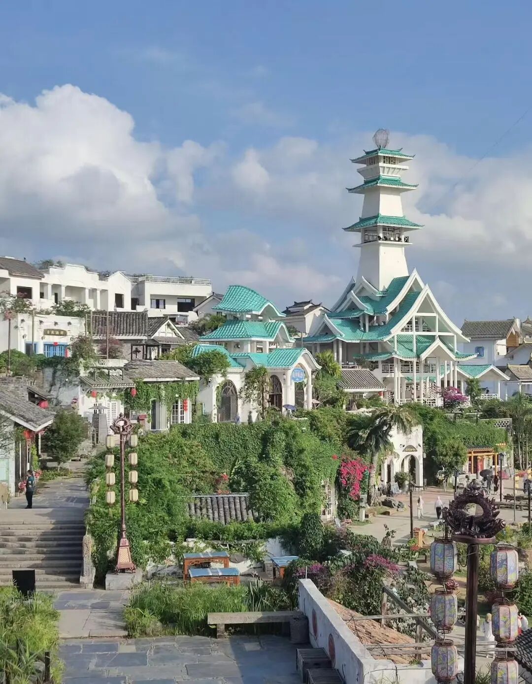 国内唯一可观鲸的海滨慢城，比三亚人少便宜，路的尽头就是海，超适合度假！