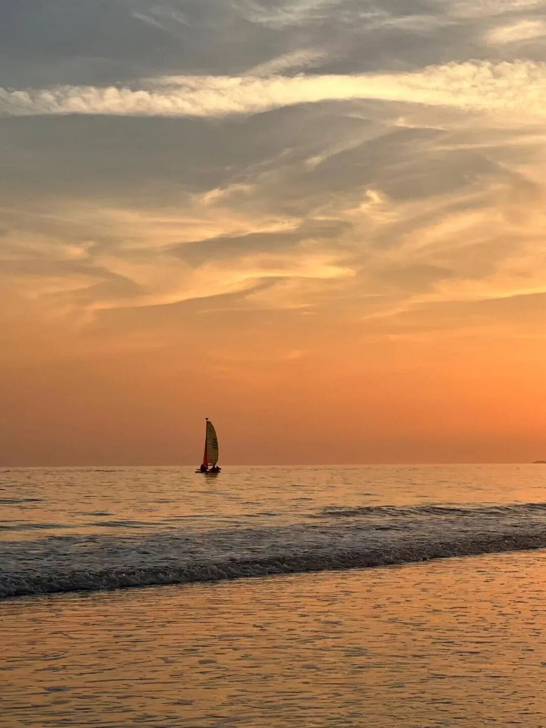 国内最具生活感的海滨老城，秋季看海不输威海，人均10块吃一顿，冷门又好逛