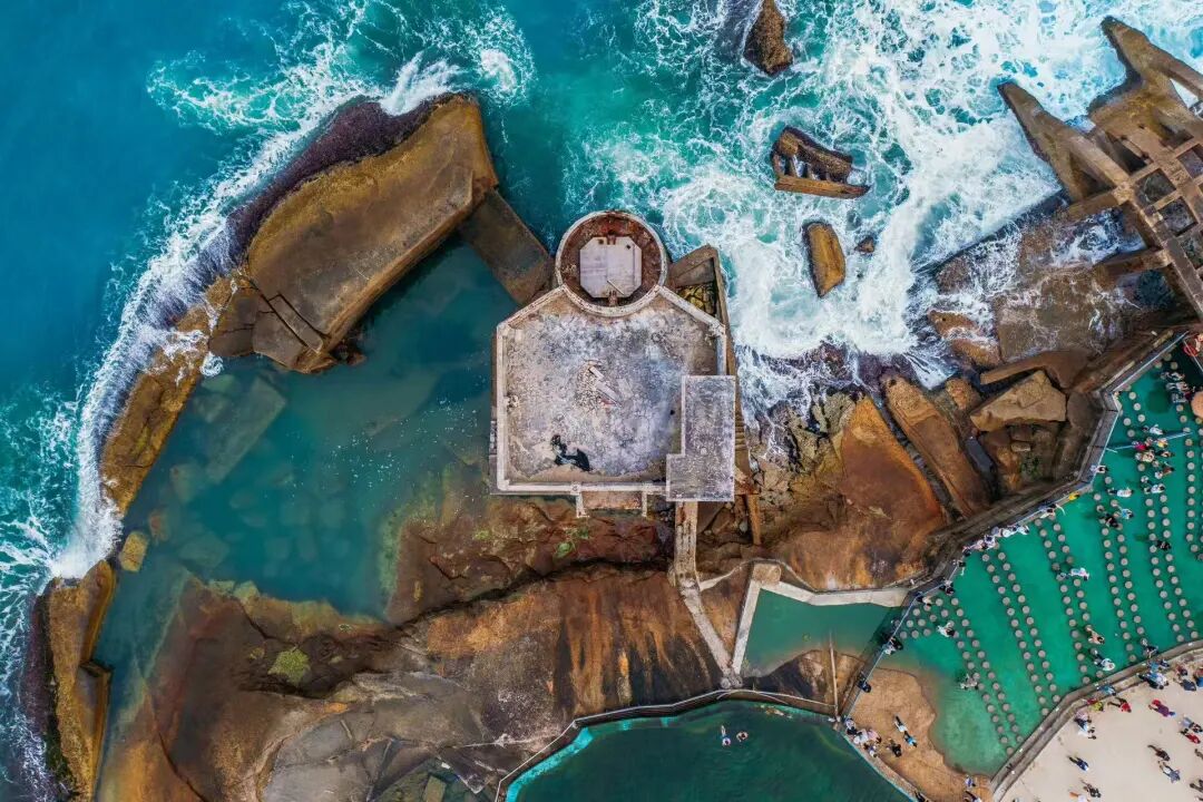 国内最具生活感的海滨老城，秋季看海不输威海，人均10块吃一顿，冷门又好逛