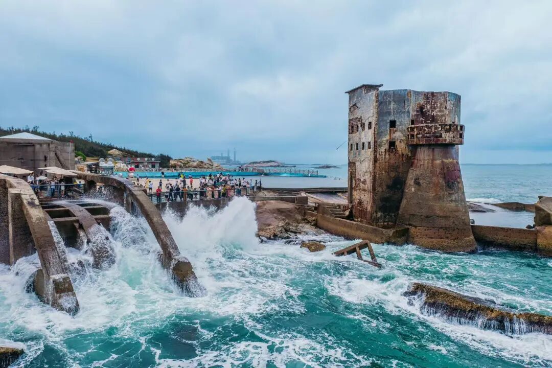 国内最具生活感的海滨老城，秋季看海不输威海，人均10块吃一顿，冷门又好逛