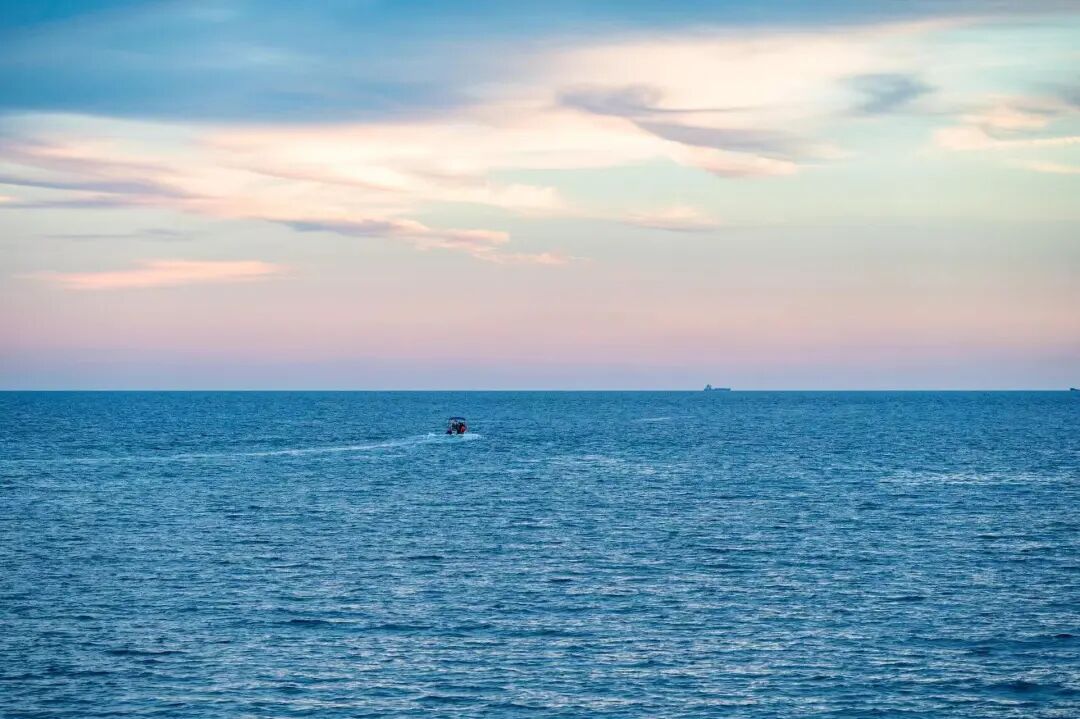 国内最具生活感的海滨老城，秋季看海不输威海，人均10块吃一顿，冷门又好逛