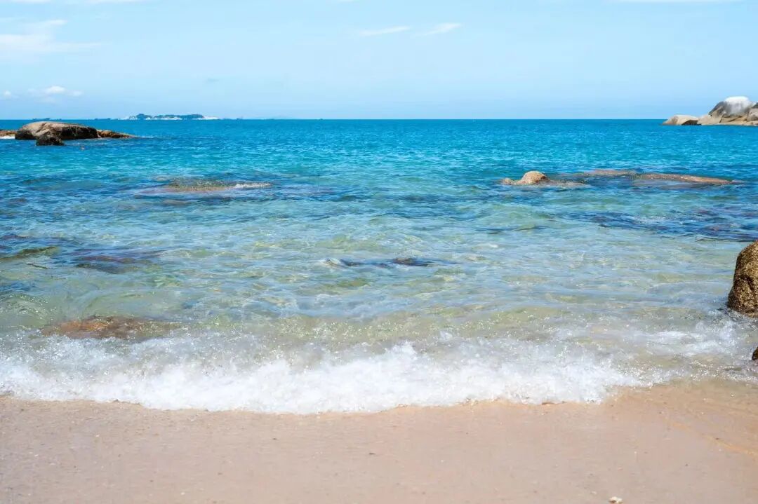 国内最具生活感的海滨老城，秋季看海不输威海，人均10块吃一顿，冷门又好逛