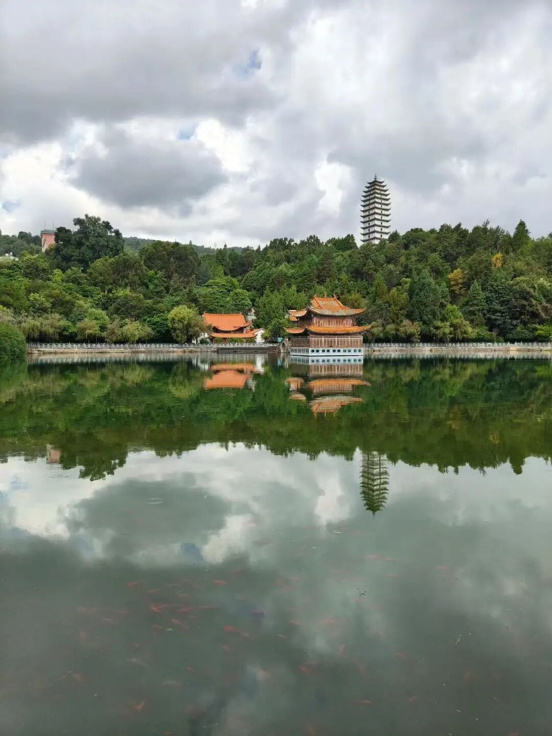 比昆明宜居，游客不及大理一半，来这座“适合发呆”的小城，3元茶水免费续，10元咖啡喝到爽，洗掉一身班味